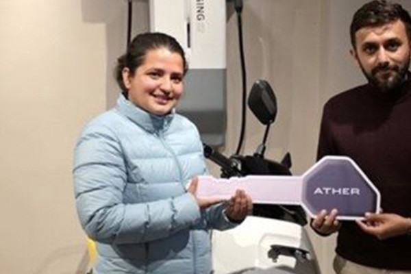 दाहालले जितिन रिज्टा इलेक्ट्रिक स्कुटर